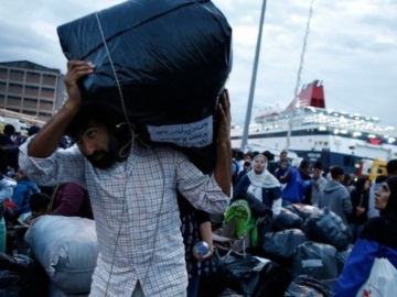 Στον Πειραιά το «Νήσος Σάμος» με 57 πρόσφυγες και μετανάστες από Λέσβο και Χίο