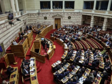 Ψηφίστηκε με ευρεία πλειοψηφία το νομοσχέδιο για το άσυλο (ΝΔ – ΚΙΝΑΛ). Καταψήφισαν τα υπόλοιπα κόμματα