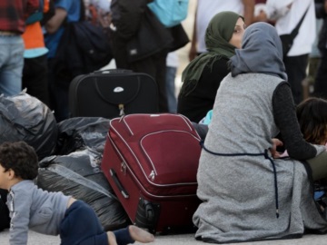 Στο λιμάνι του Πειραιά, με προορισμό δομές φιλοξενίας, 155 πρόσφυγες και μετανάστες από Μυτιλήνη και Κάλυμνο