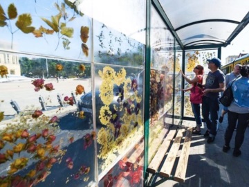 Η στάση τραμ που έγινε μουσείο λουλουδιών