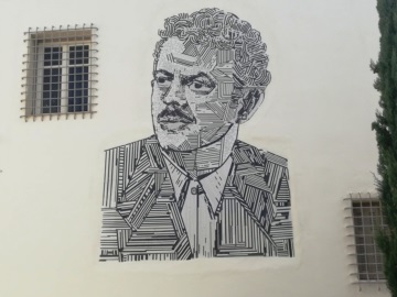 Ένα μεγάλο ψηφιδωτό του Βασίλη Τσιτσάνη κοσμεί το Μουσείο Τσιτσάνη στα Τρίκαλα