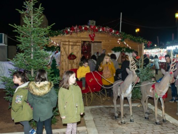 Χιλιάδες πολίτες απολαμβάνουν καθημερινά στο Πεδίο του Άρεως το Χριστουγεννιάτικο πρόγραμμα εκδηλώσεων της Περιφέρειας Αττικής