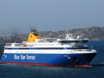 Στον Πειραιά επέστρεψε με 17 επιβάτες το &quot;blue star paros&quot; λόγω μηχανικής βλάβης