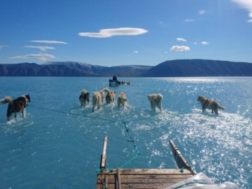 Φωτογραφία-συναγερμός για το λιώσιμο των πάγων της Γροιλανδίας