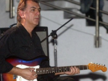 Πέθανε ο κορυφαίος Έλληνας κιθαρίστας Γιάννης Σπάθας των Socrates