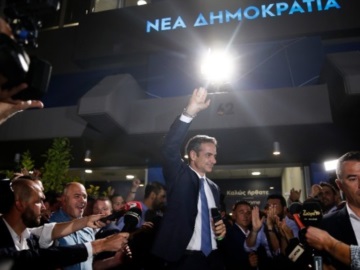 Ορκίστηκε πρωθυπουργός ο Κυριάκος Μητσοτάκης - Έγινε η παράδοση παραλαβή από τον Τσίπρα - Ποιοι θα γίνουν υπουργοί