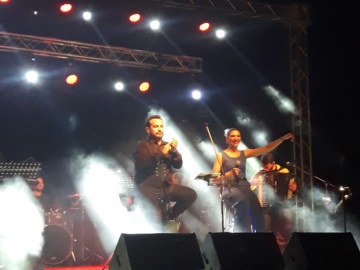 Η μεγάλη συναυλία του Κώστα Μακεδόνα στο λιμάνι της Αίγινας