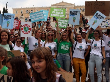 Πορεία μαθητών για την κλιματική αλλαγή, στο κέντρο της Αθήνας