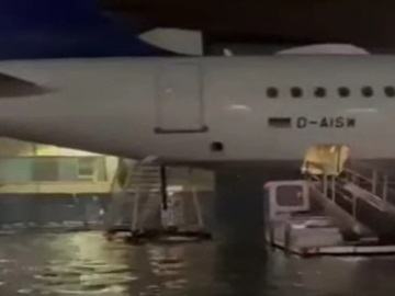 Χάος στη Φρανκφούρτη λόγω κακοκαιρίας: Πλημμύρισε το αεροδρόμιο - Εκατοντάδες επιβάτες κοιμήθηκαν σε ράντζα