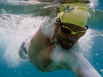 Βέλγος πέτυχε παγκόσμιο ρεκόρ κολύμβησης στον Κορινθιακό- Ήταν σχεδόν 61 ώρες στο νερό