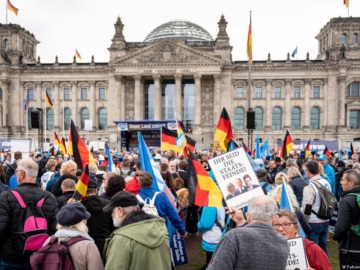 Γερμανία: Ογκώδεις διαδηλώσεις κατά της ακροδεξιάς