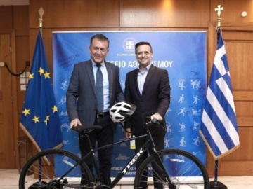 Με ένα ποδήλατο και ένα κράνος: Συνεργασία Yπουργείου Αθλητισμού και Δήμου Αθηναίων για τον Διεθνή Ποδηλατικό Γύρο Ελλάδας 2024