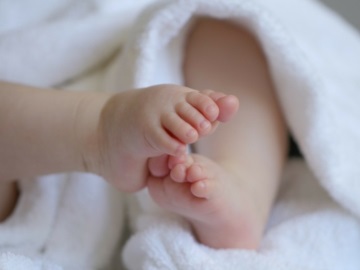 Επίδομα γέννησης – μητρότητας: Η ώρα του ταμείου για τις νέες μητέρες