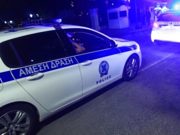 Νίκαια: Σύγκρουση ΙΧ με περιπολικό – Τραυματίστηκε ελαφρά ένας αστυνομικός