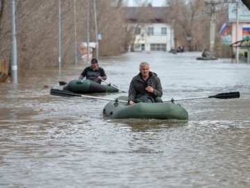 Ρωσία: Οι πλημμύρες απειλούν την πόλη Κουργκάν - Aνεβαίνει η στάθμη του νερού στον ποταμό Τομπόλ