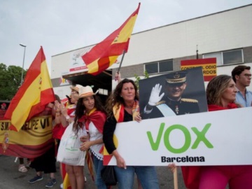 To Καταλανικό κι η εκταφή του Φράνκο εκτοξεύουν τα ποσοστά του ακροδεξιού Vox