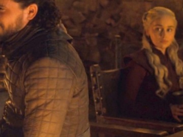 Η Εμίλια Κλαρκ αποκαλύπτει το μυστικό με την κούπα των Starbucks στο «Game of Thrones»