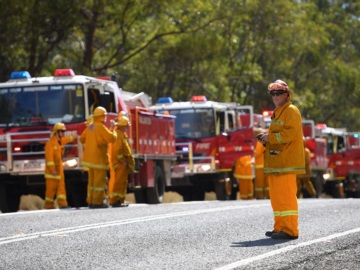 Αυστραλία: Οι αρχές ζητούν από τους κατοίκους να εγκαταλείψουν τις εστίες τους για να γλιτώσουν από τις φλόγες ενώ οι πυρκαγιές μαίνονται στις ανατολικές και δυτικές ακτές της χώρας