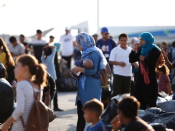 Στο λιμάνι του Πειραιά με το πλοίο «Διαγόρας» 347 μετανάστες και πρόσφυγες από Μυτιλήνη και Χίο