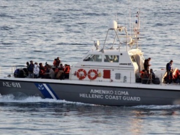 Τουλάχιστον 225 μετανάστες και πρόσφυγες διασώθηκαν το τελευταίο 24ωρο από το Λιμενικό - Άλλοι 210 αποβιβάστηκαν με λέμβους σε διάφορα νησιά