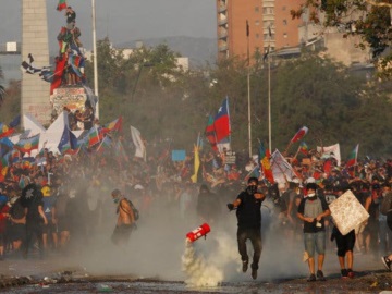 Χιλή: Νέα βίαια επεισόδια, λεηλασίες και εμπρησμοί στις συνεχιζόμενες κινητοποιήσεις