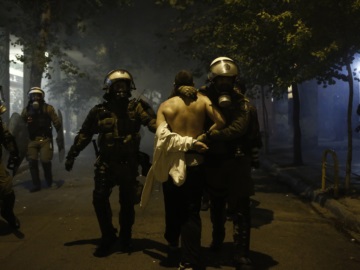 Στο Συνήγορο του Πολίτη τα περιστατικά αστυνομικής βίας - Πως αντέδρασαν τα κόμματα για τα περιστατικά που είδαν το φως της δημοσιότητας