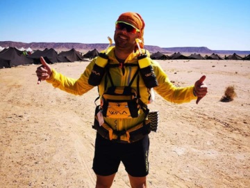 Ολοκλήρωσε τα πρώτα 64,7 χλμ στην έρημο ο Σπύρος Ροής και συνεχίζει…