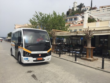 Ξεκίνησε τα δρομολόγια το mini bus που θα εξυπηρετεί τη Δημοτική Συγκοινωνία στον Πόρο