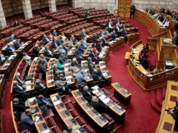 Βουλή: Τελευταία συνεδρίαση με την τροπολογία για κατάργηση της μείωσης του αφορολόγητου