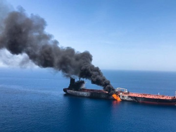 Δύο δεξαμενόπλοια εκκενώθηκαν έπειτα από επίθεση στον Κόλπο του Ομάν
