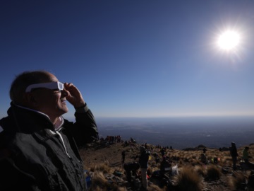 Μαγεία στον ουρανό από την ολική έκλειψη Ηλίου σε Χιλή και Αργεντινή [εικόνες]