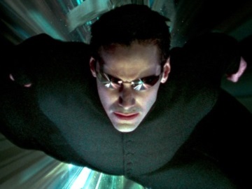 Είκοσι χρόνια μετά το πρώτο Matrix ο «Νίο» (Κιάνου Ριβς) επιστρέφει