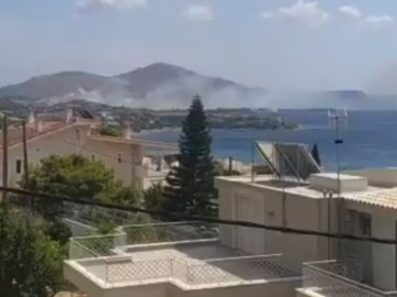 Καλύτερη η εικόνα της φωτιάς στο Λαγονήσι, κοντά σε σπίτια - Είχε δοθεί εντολή εκκένωσης