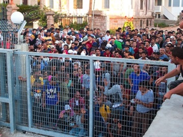 Guardian για Προσφυγικό: «Καμπανάκι κινδύνου για τα ελληνικά hotspots»