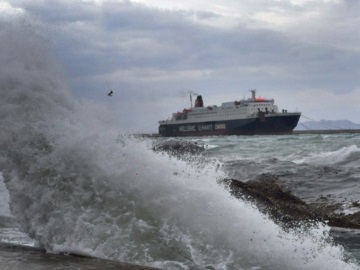 Στο λιμάνι της Σκιάθου οδηγήθηκαν με ασφάλεια οι 48 επιβάτες του πλοίου «Πρωτεύς»