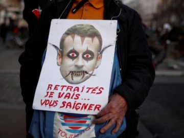 Γαλλία: Διαδηλωτές επιχείρησαν να εισβάλουν σε θέατρο όπου παρακολουθούσε παράσταση ο πρόεδρος Μακρόν