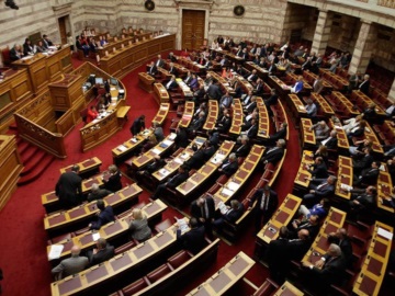 Βουλή: Υπερψηφίστηκε το άρθρο για την ισοδυναμία των πτυχίων κολεγίων - Θύελλα αντιδράσεων 