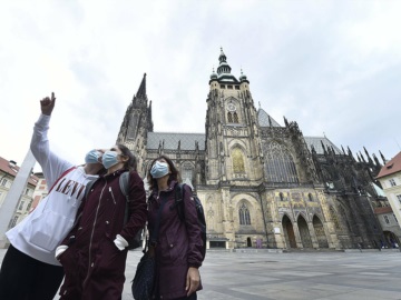 Οι ξεναγοί της Πράγας εκπέμπουν SOS - Ρεπορτάζ του Κώστα Αργυρού