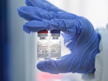 Η Μόσχα ενέκρινε το δεύτερο ρωσικό εμβόλιο κατά του κορονοϊού