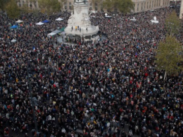 Γαλλία: Χιλιάδες πολίτες στους δρόμους για να τιμήσουν τη μνήμη του καθηγητή που αποκεφαλίστηκε 