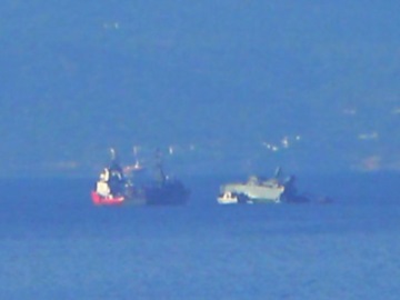 Θρίλερ έξω από το λιμάνι του Πειραιά: Πλοίο του Πολεμικού Ναυτικού συγκρούστηκε με φορτηγό πλοίο