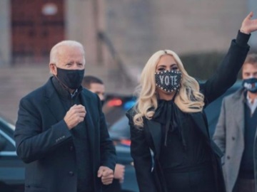 Lady Gaga : Πλάι στον Joe Biden στην Πενσιλβάνια (βίντεο)