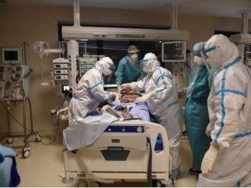 Συγκλονιστικές φωτογραφίες του Reuters από τις ΜΕΘ του νοσοκομείου Παπανικολάου