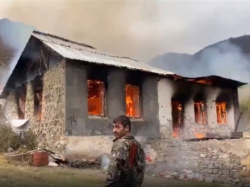 Αρμένιοι πυρπολούν τα σπίτια τους για να μην πέσουν στα χέρια των Αζέρων