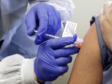 Αρχίζουν οι εμβολιασμοί στη Βρετανία το επόμενο δεκαήμερο