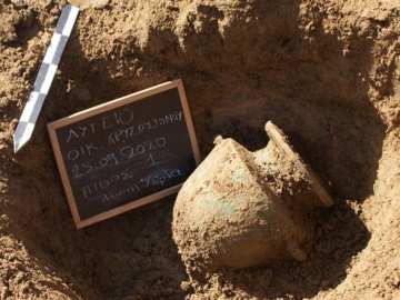 Οκτώ τάφοι προϊστορικών χρόνων ανακαλύφθηκαν σε οικόπεδο στην Ηλεία