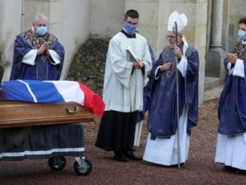 Γαλλία: «Αντίο» στον Βαλερί Ζισκάρ ντ&#39; Εστέν σε στενό οικογενειακό κύκλο