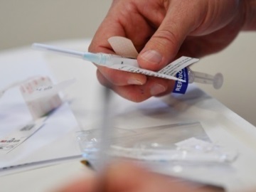 FDA: Oι 7 πιο συχνές παρενέργειες του εμβολίου της Pfizer