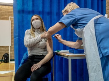 Να μην το κάνουν το εμβόλιο όσοι έχουν σοβαρές αλλεργίες, λένε οι Βρετανοί