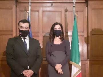 Συνάντηση του Δήμαρχου Ύδρας Γιώργου Κουκουδάκη με την Πρέσβη της Ιταλίας Patrizia Falcinelli - Η Σοφία Λόρεν επίτιμος δημμότης Ύδρας